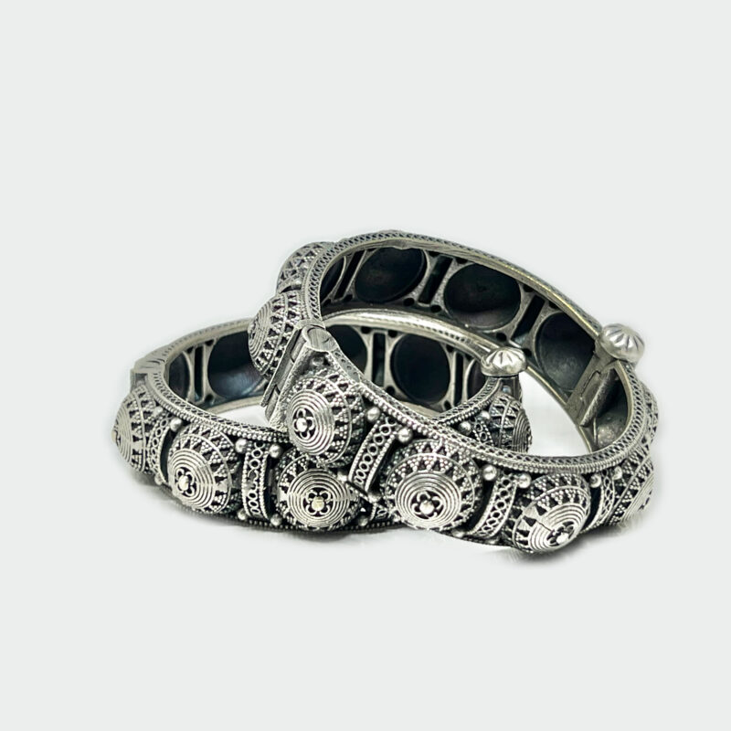 Single Piece of Silver Replica Rajwadi Sahiba Openable Bracelet & Kada, Oxidised Hand-Cuff Tribal Bangle, Traditional and Antique finish - Image 3